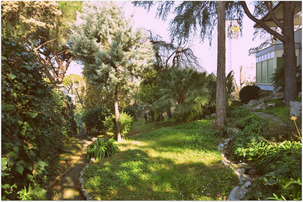 Casa Per Ferie Cardinal G. Guarino Bed & Breakfast Rome Exterior photo