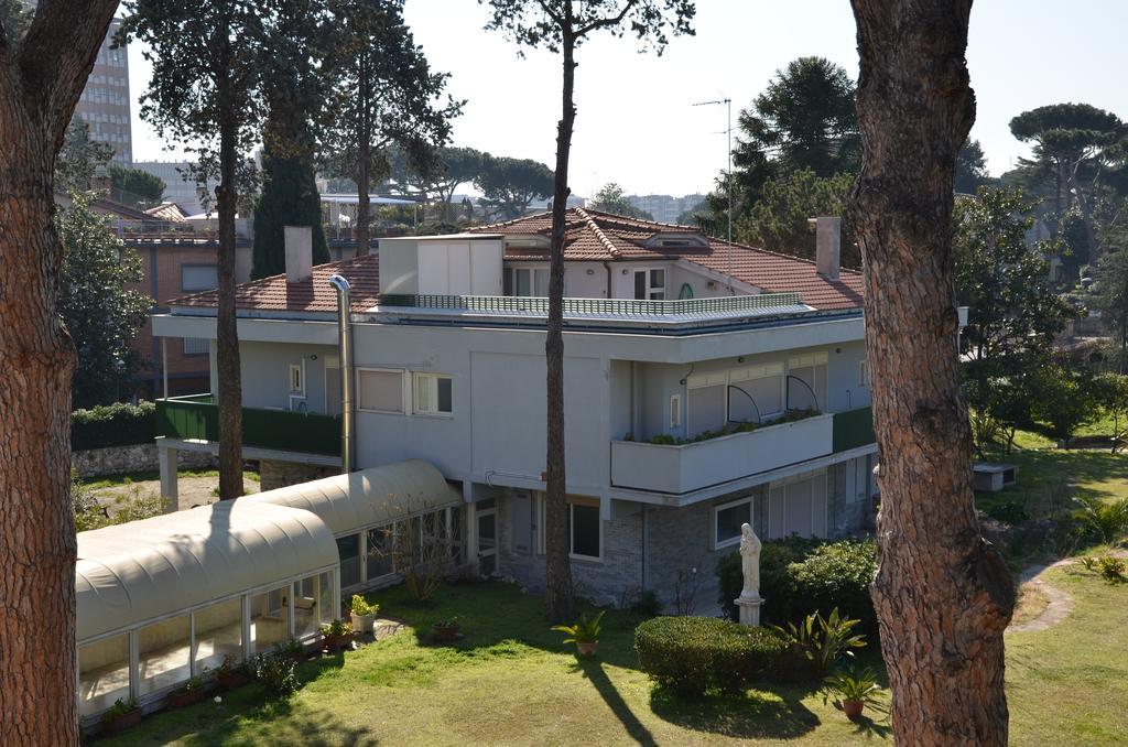 Casa Per Ferie Cardinal G. Guarino Bed & Breakfast Rome Exterior photo