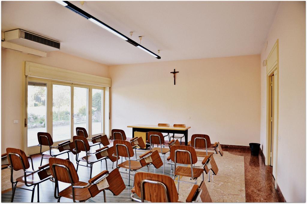 Casa Per Ferie Cardinal G. Guarino Bed & Breakfast Rome Exterior photo