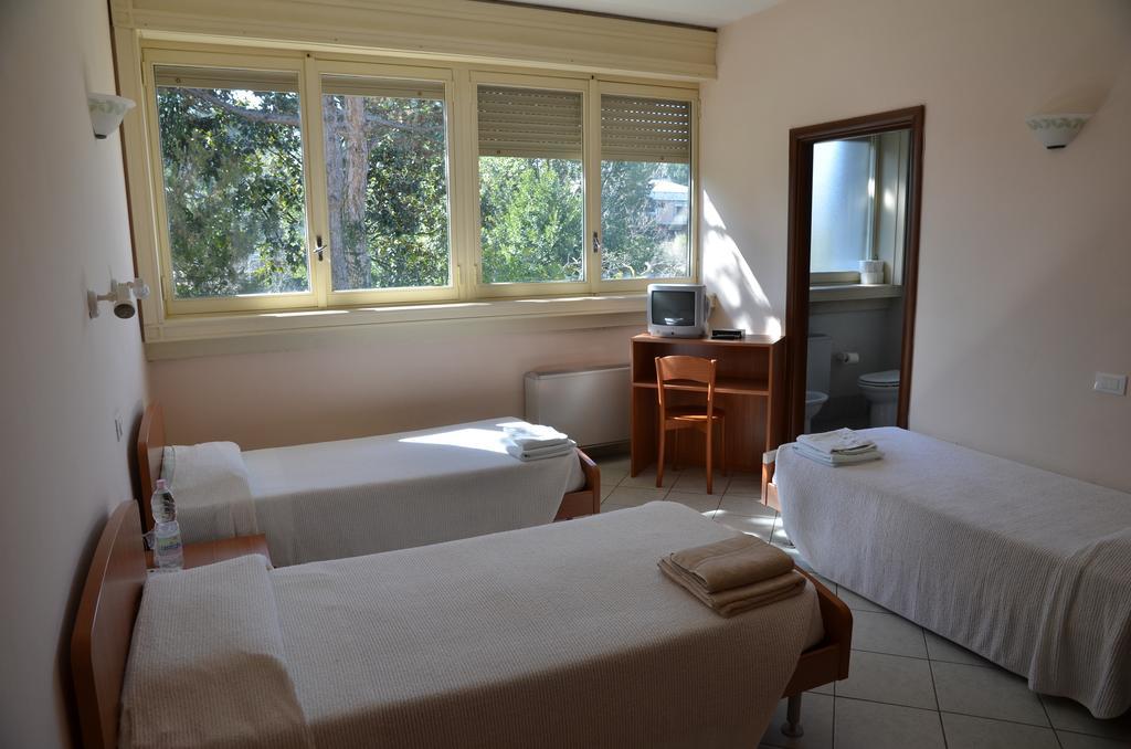 Casa Per Ferie Cardinal G. Guarino Bed & Breakfast Rome Room photo