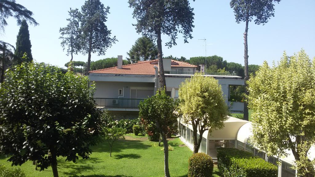 Casa Per Ferie Cardinal G. Guarino Bed & Breakfast Rome Exterior photo