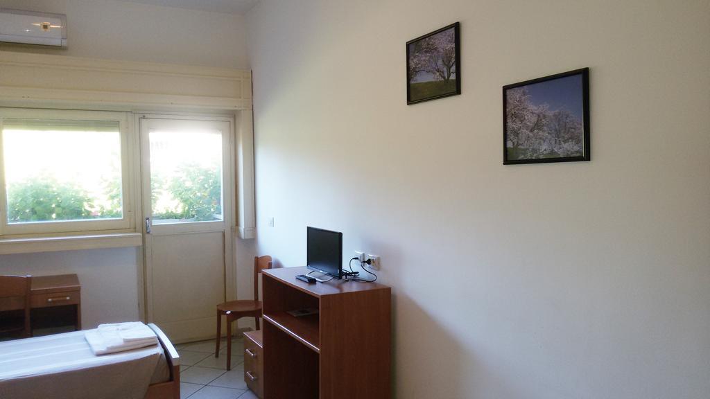 Casa Per Ferie Cardinal G. Guarino Bed & Breakfast Rome Exterior photo