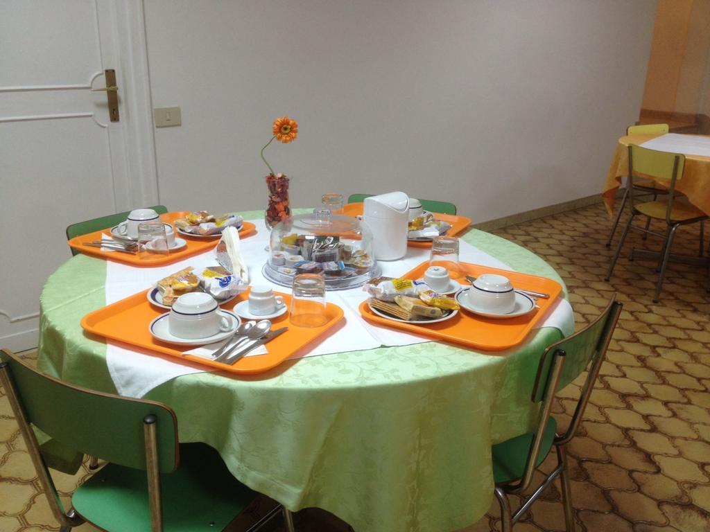 Casa Per Ferie Cardinal G. Guarino Bed & Breakfast Rome Exterior photo