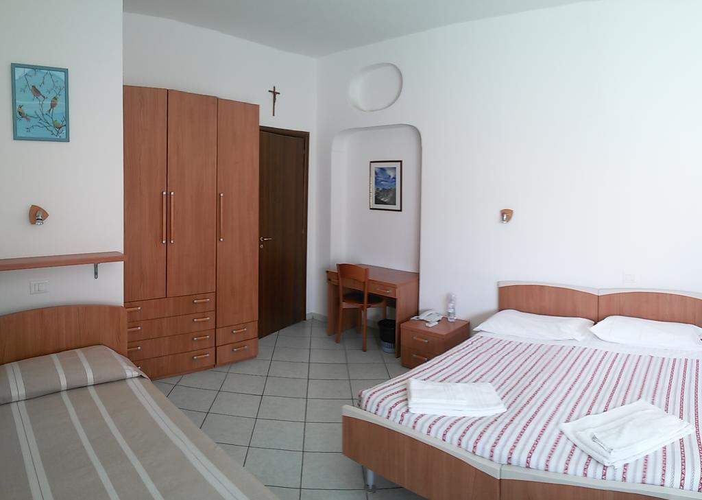Casa Per Ferie Cardinal G. Guarino Bed & Breakfast Rome Exterior photo
